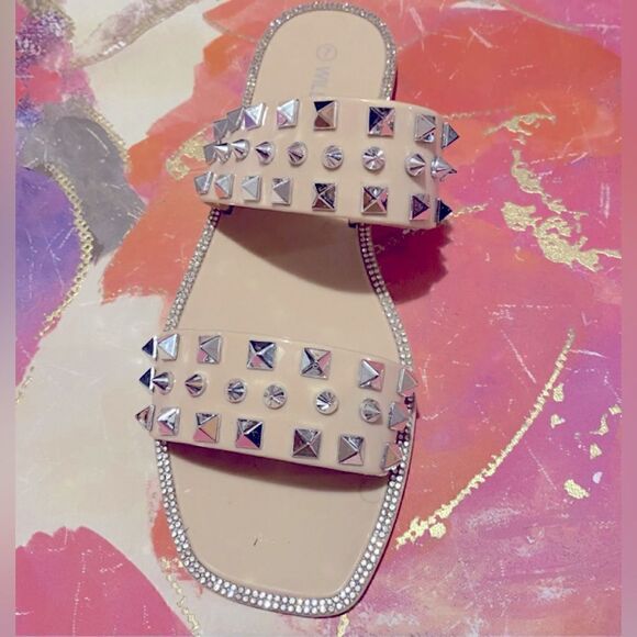 🎉Wild diva lounge 🛍️Women’s Size:7 flat  Sandals open toe with rhinestone 🎁 - Picture 1 of 12